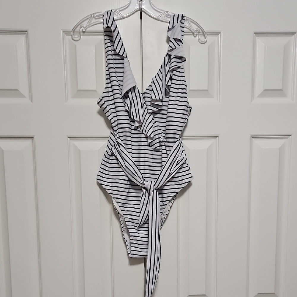 White & Black Striped Ruffle One-Piece Swimsuit Waistline Tie Womens XL GUC